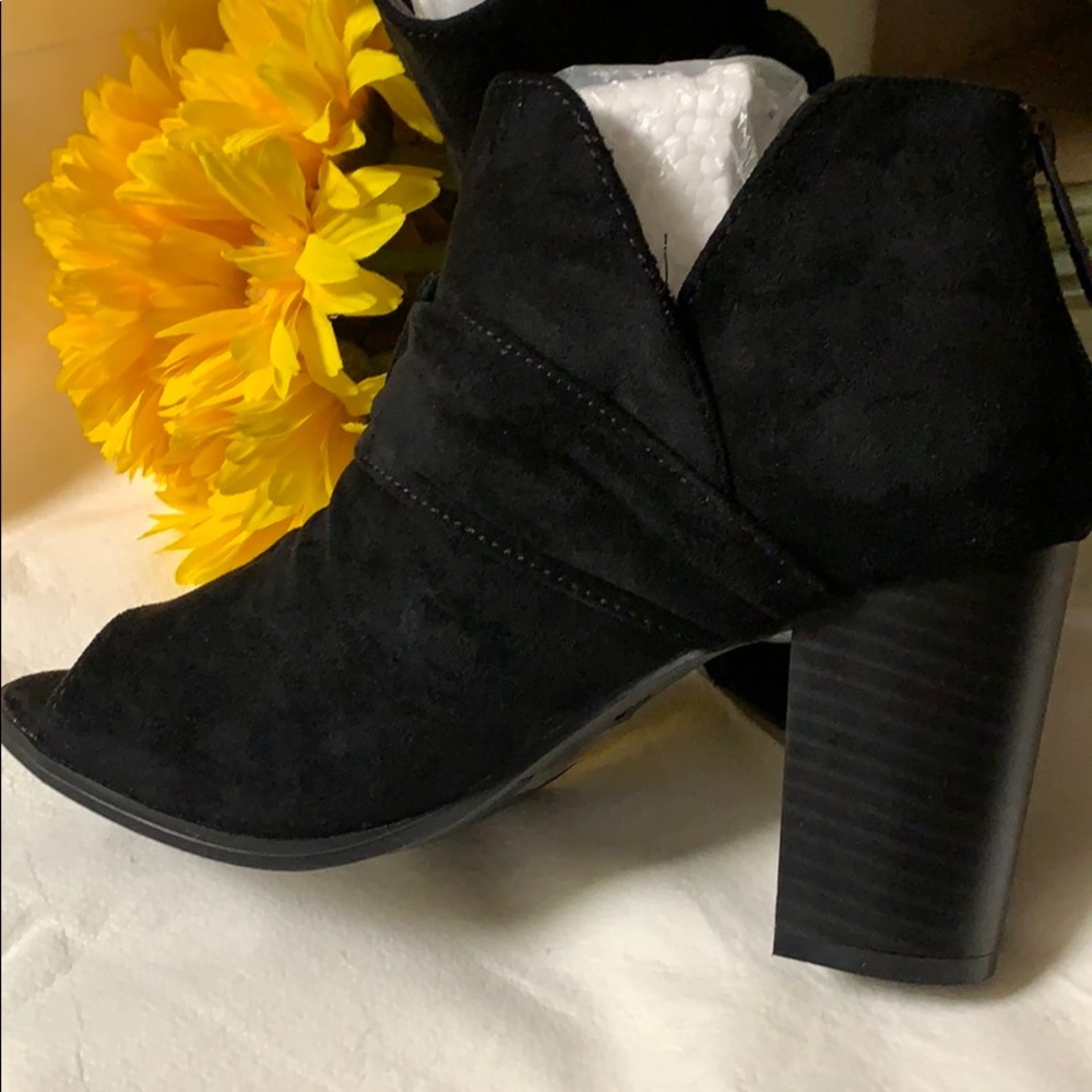 BLACK FAUX SUEDE BOOTIE HEELED BOOTS WITH BOW - Picture 5 of 8